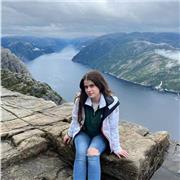Profesora de Biología imparte clases de Inglés y Biología a niños/as de primaria y secundaria